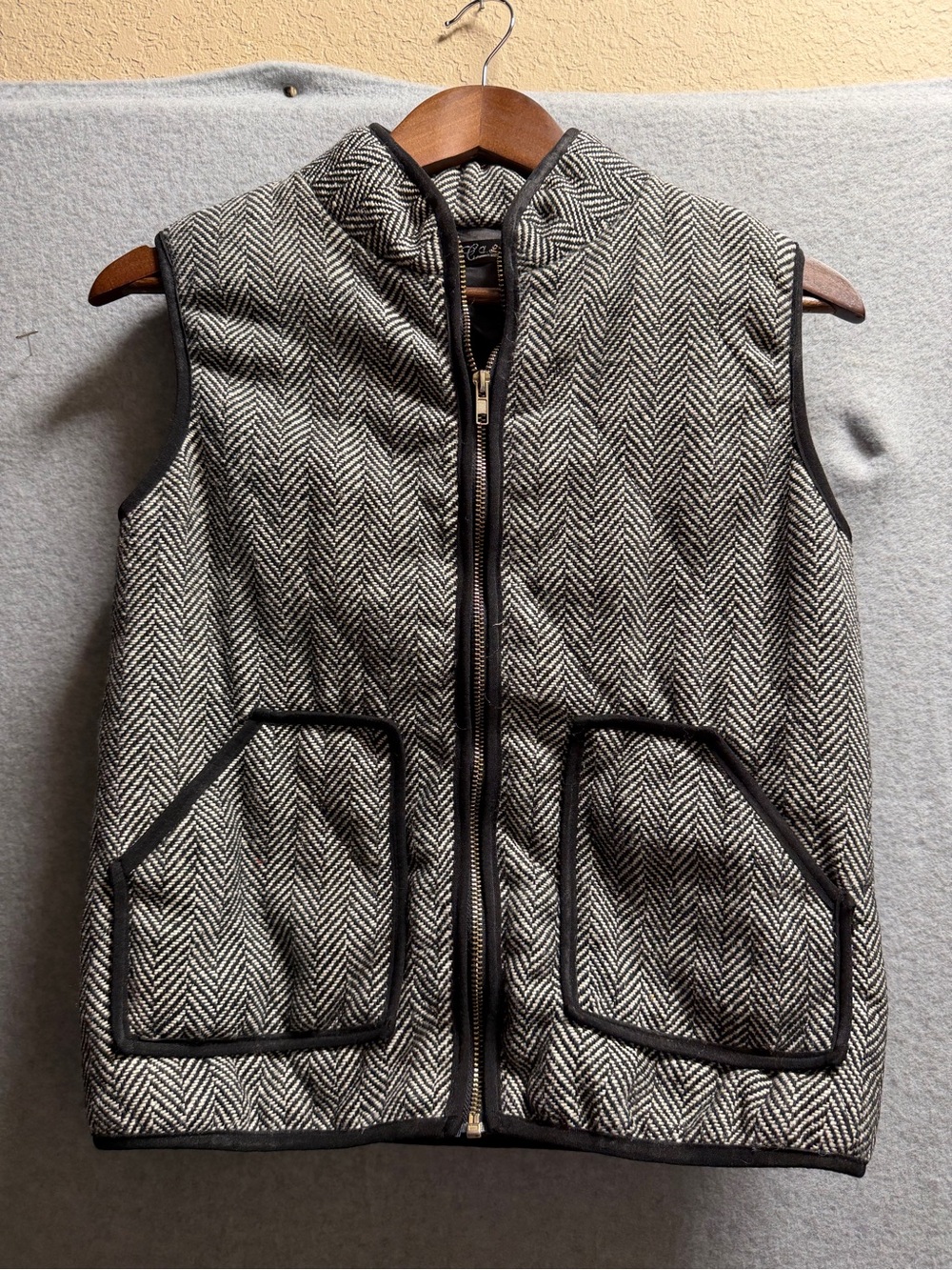 CALE Black & White Herringbone Quilted Vest